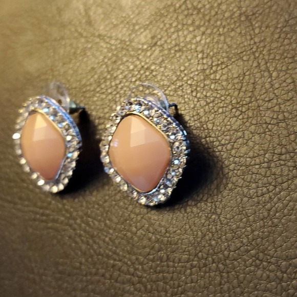 Boutique Pink Accent Fashion Stud Earrings - Picture 2 of 3